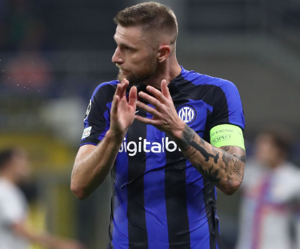Inter Milan fans urging Skriniar to renew his contract in the Coppa Italia game